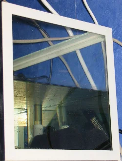 12 liters tank, with a white plastic frame
