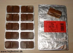 Frozen cyclops are small copepods rich in color-enhancing substances.