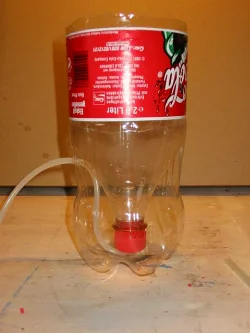 The internal hose routing through the bottom of the apparatus.